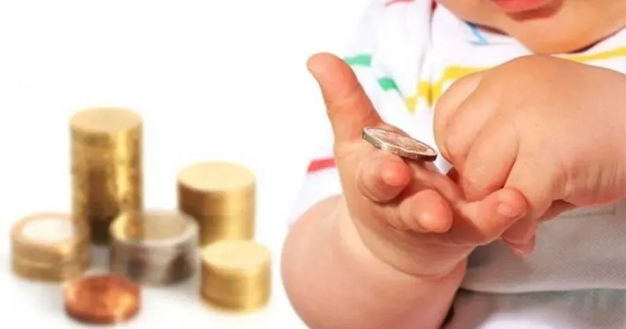 Світлина з відкритих джерел Мінімальний гарантований розмір аліментів на одну дитину становить не менше 50% прожиткового мінімуму для дитини відповідного віку. Це встановлено ч. 2 ст. 182 Сімейного кодексу України.