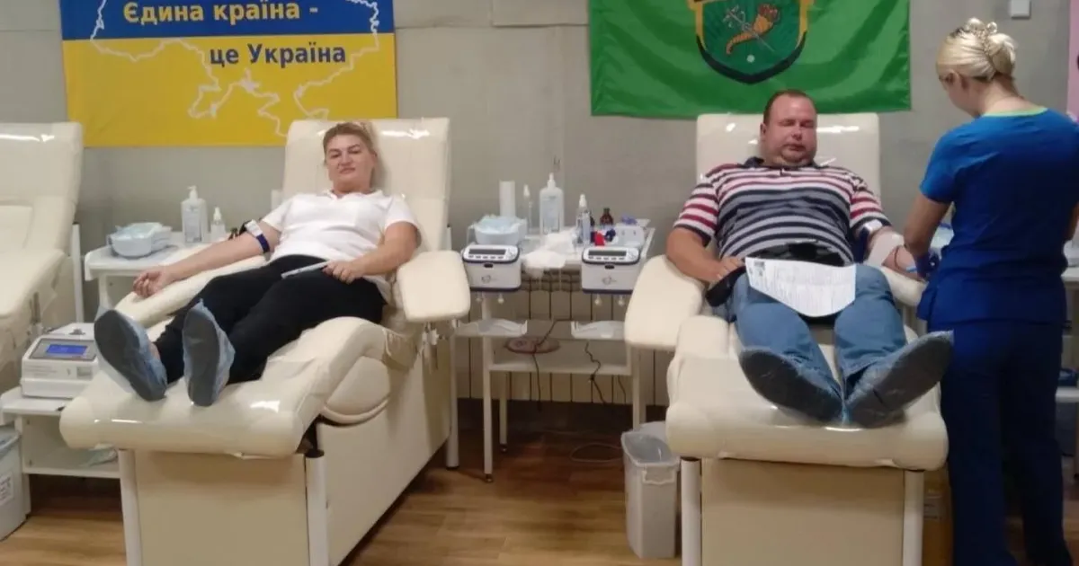 Фото Солоницівської селищної ради В умовах російського воєнного вторгнення потреба у донорській крові надзвичайно є великою. Часто це не лише підтримка наших військових, а й допомога цивільним особам, які опинилися у складних ситуаціях.