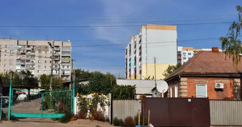 У маленького міста є свій шарм. Цією атмосферою користуються працівники кіноіндустрії. За маленькими магазинами та приватними будинками можна заховати детектив, містику або історію кохання. Іноді, все разом.