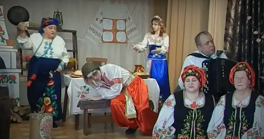 Фрагменти виступу Фахівці місцевого сільського клубу запрошують взяти участь у святкуванні Масниці.