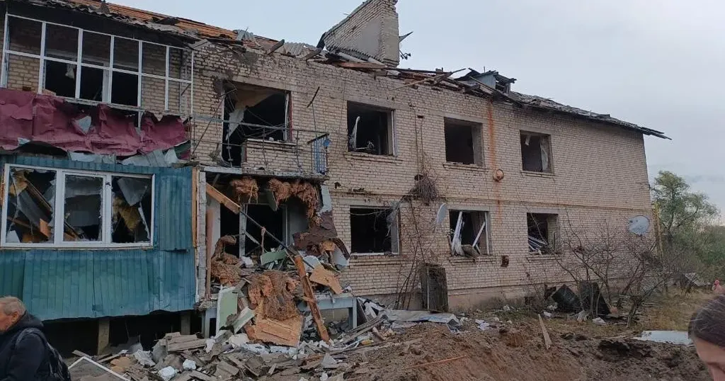 Фото з відкритих джерел Відтепер всі українці, чиє житло пошкоджено чи знищено внаслідок російської агресії, можуть подати заяви до міжнародного Реєстру збитків. Це сформує фундамент для майбутніх репарацій, які держава-агресор має заплатити за всі руйнування.