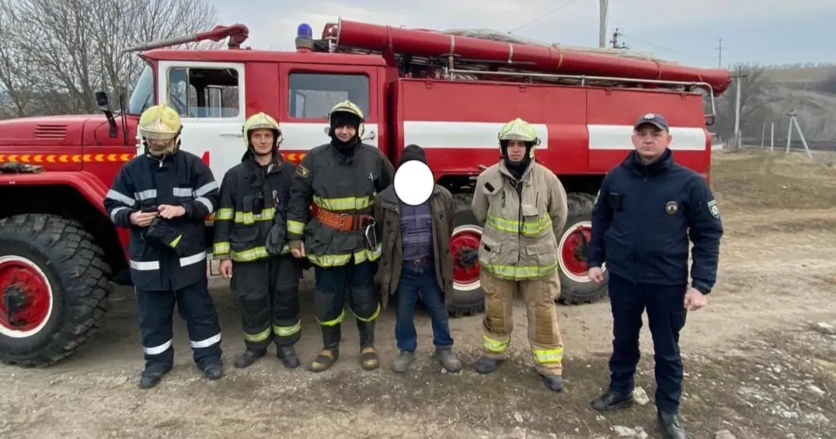 Фото ДСНС Під час спільних профілактичних рейдів інспектори ДСНС та поліцейські офіцери Солоницівської селищної територіальної громади виявляють правопорушників, які спалюють суху траву, листя чи гілля.