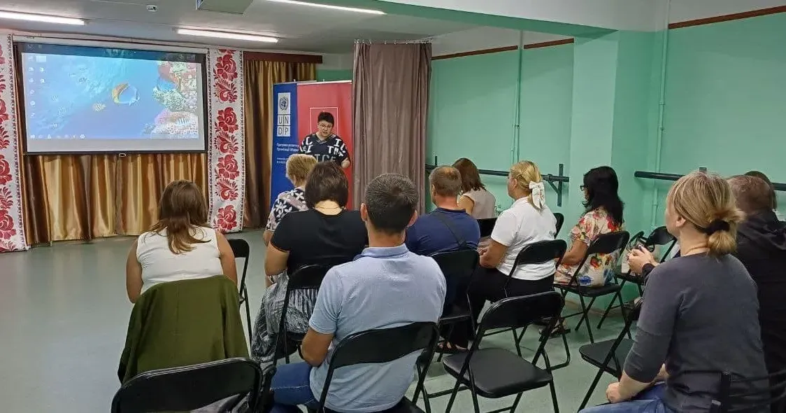 Фото Солоницівської селищної ради У Солоницівський громаді пройшло чергове засідання селищної робочої групи з питань громадської безпеки та соціальної згуртованості. Захід був проведений у форматі «Ярмарки ідей». На ньому підбили підсумки роботи робочої групи за 2023 рік, а також презентували ініціативи, які залишилися у «Банку ідей» та чекають на реалізацію.