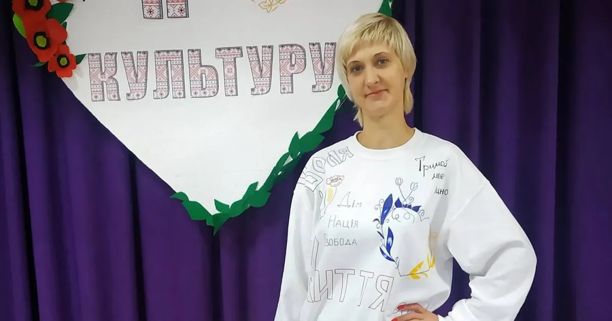 Фото КЗ "Центр культури та дозвілля Солоницівської селищної ради" Художниця Солоницівського Центру культури та дозвілля Наталя ПЕРЕТЯТЬКО підготувала патріотичну виставку власних робіт у техніці декорування "Я і моя Україна".
