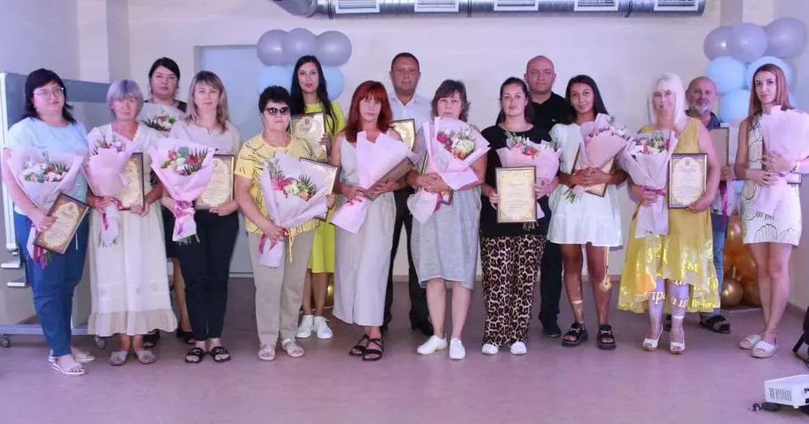 Фото Солоницівської селищної ради Селищний голова Андрій Литвтнов привітав медичних працівників громади з Днем медичного працівника.