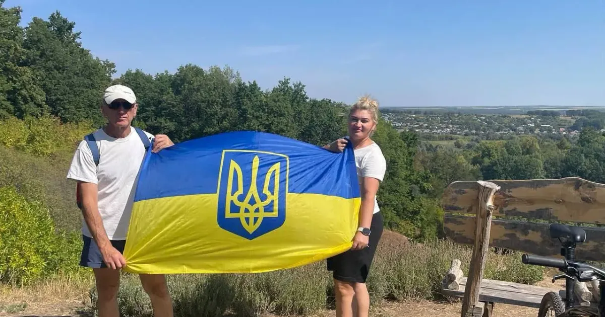 Фото Солоницівської селищної ради Солоницівська громада бере участь у конкурсі «Громада на всі 100» з проєктом «Соціальний автобус». Організатором конкурсу є ТОВ “СЛМ Новини” у партнерстві з програмою USAID DOBRE, ГО “Український Кризовий Медіа-Центр” та Global Communities. Конкурс «Громада на всі 100» відкриває унікальні можливості для місцевих громад, які хочуть не лише поділитися своїм досвідом, а й втілити новаторські ідеї для розвитку своїх територій.